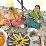 মাঠ থেকে কৈমাছ ধরে আলু ফুলকপি দিয়ে ঝোল রান্না করলাম সাথে বেগুন ভাজা || fishing by popi